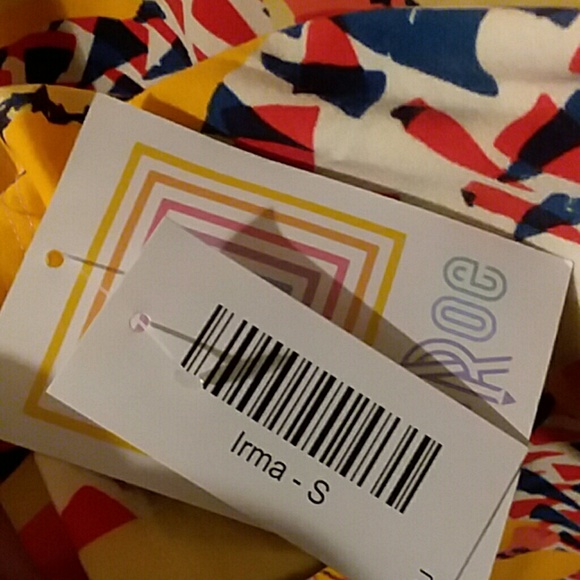 Small Lularoe Irma - Picture 3 of 3